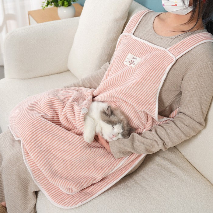 猫用ペット 抱っこエプロン 飼い主服 防粘毛カバー ペット猫寝袋 抜け毛防止 ふわふわ 猫用ペット 猫用ハーネス 小型犬エプロン猫用カンガルー ハーネス 猫を胸に抱くエプロン カンガルーポケット 猫が爪を切るとき 傷防止 調節可能 猫おくるみ 多機能 屋内屋外旅行用