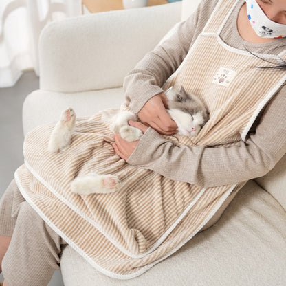 猫用ペット 抱っこエプロン 飼い主服 防粘毛カバー ペット猫寝袋 抜け毛防止 ふわふわ 猫用ペット 猫用ハーネス 小型犬エプロン猫用カンガルー ハーネス 猫を胸に抱くエプロン カンガルーポケット 猫が爪を切るとき 傷防止 調節可能 猫おくるみ 多機能 屋内屋外旅行用