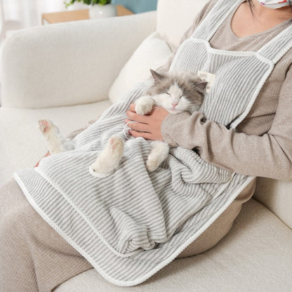 猫用ペット 抱っこエプロン 飼い主服 防粘毛カバー ペット猫寝袋 抜け毛防止 ふわふわ 猫用ペット 猫用ハーネス 小型犬エプロン猫用カンガルー ハーネス 猫を胸に抱くエプロン カンガルーポケット 猫が爪を切るとき 傷防止 調節可能 猫おくるみ 多機能 屋内屋外旅行用