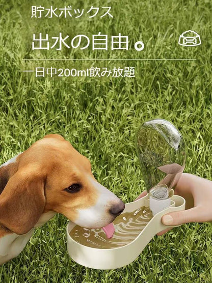 ペットウォーターボトル 犬グッズ 水筒 餌 ペット用品 ペット 水 水飲み おやつ入れ ボトル ペットボトル ペット給水器 グッズ 犬猫兼用 携帯用水飲みボトル ハンズフリー フードケース付き 防漏設計 片手操作 丸洗い可 散歩 外出旅行 アウトドア ペット給水器 漏れ防止