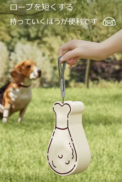 ペットウォーターボトル 犬グッズ 水筒 餌 ペット用品 ペット 水 水飲み おやつ入れ ボトル ペットボトル ペット給水器 グッズ 犬猫兼用 携帯用水飲みボトル ハンズフリー フードケース付き 防漏設計 片手操作 丸洗い可 散歩 外出旅行 アウトドア ペット給水器 漏れ防止