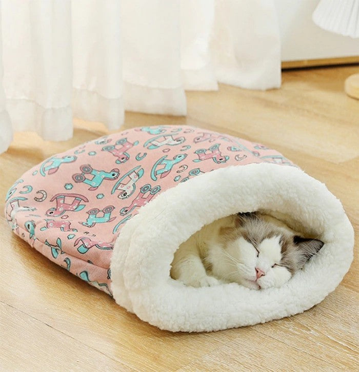 犬ベッド 猫ベッド 犬 猫 ペット用品 ペットベッド 布団付き 半密閉式 冬用 中型犬用ハウス 猫寝袋 猫用 犬用 寒さ対策 小型犬用 あったか寝袋 ふわふわ 寝ぶくろ ふとん 保温 暖かい 防寒マット 洞窟寝袋 裏起毛 保温防寒 洗える ペット寝袋 保温防寒