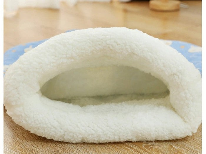 犬ベッド 猫ベッド 犬 猫 ペット用品 ペットベッド 布団付き 半密閉式 冬用 中型犬用ハウス 猫寝袋 猫用 犬用 寒さ対策 小型犬用 あったか寝袋 ふわふわ 寝ぶくろ ふとん 保温 暖かい 防寒マット 洞窟寝袋 裏起毛 保温防寒 洗える ペット寝袋 保温防寒